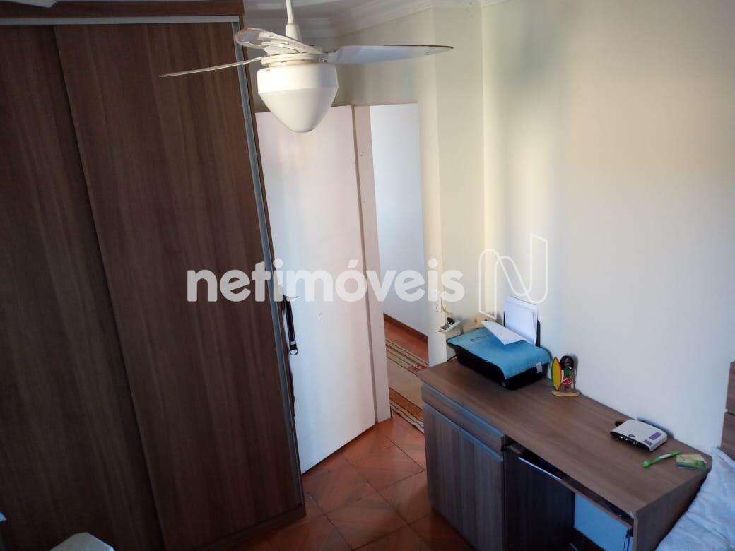 Quarto com armário