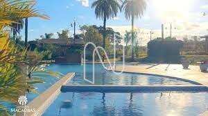 Piscina com cascata 