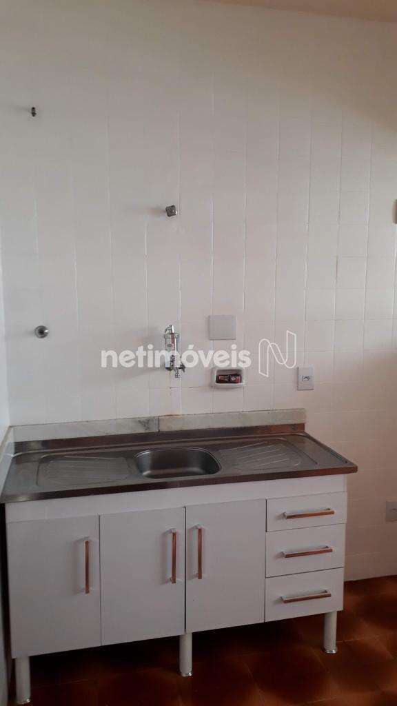 Cozinha com armário bancada inox