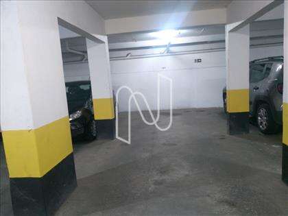 Vaga de garagem coberta, demarcada