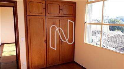 Quarto com armário
