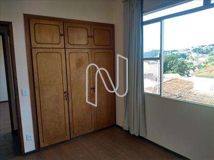 Quarto com armário