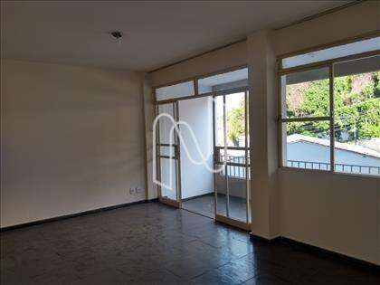 Sala ampla acesso a varanda