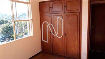 Quarto com armário