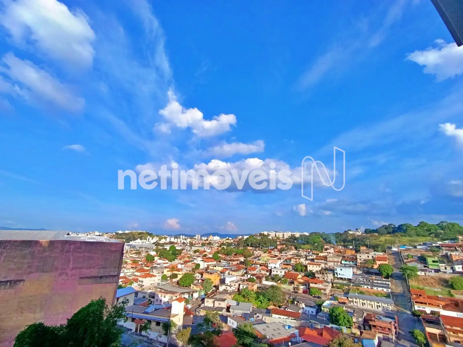 vista pelo apartamento