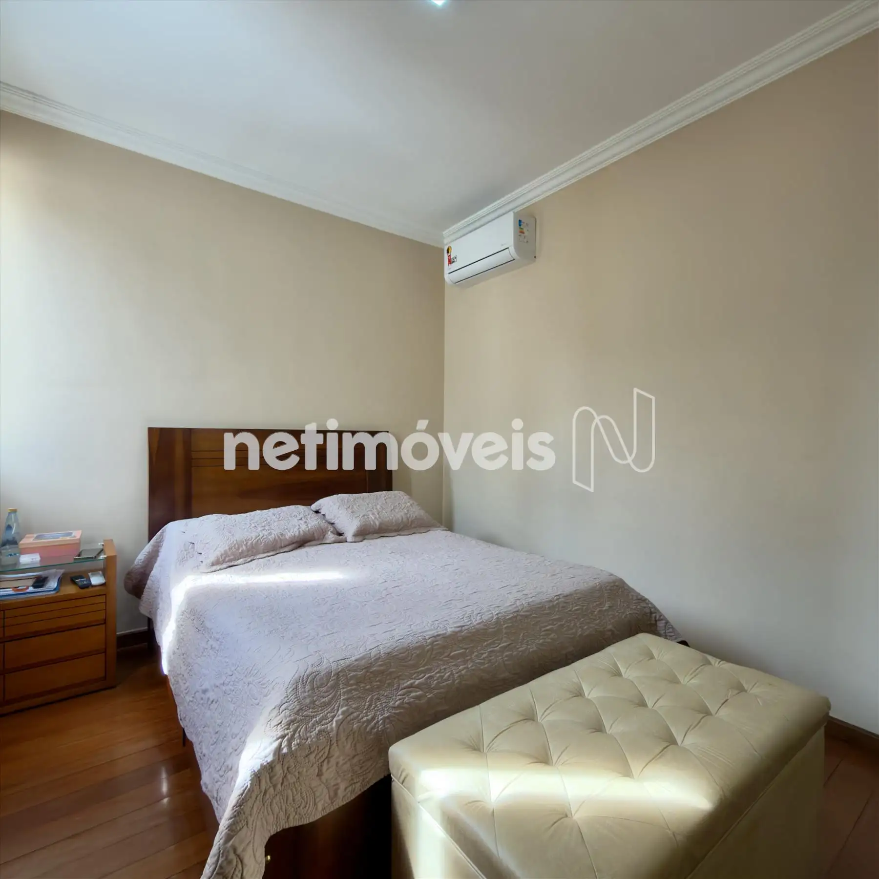 Quarto casal, sendo suíte