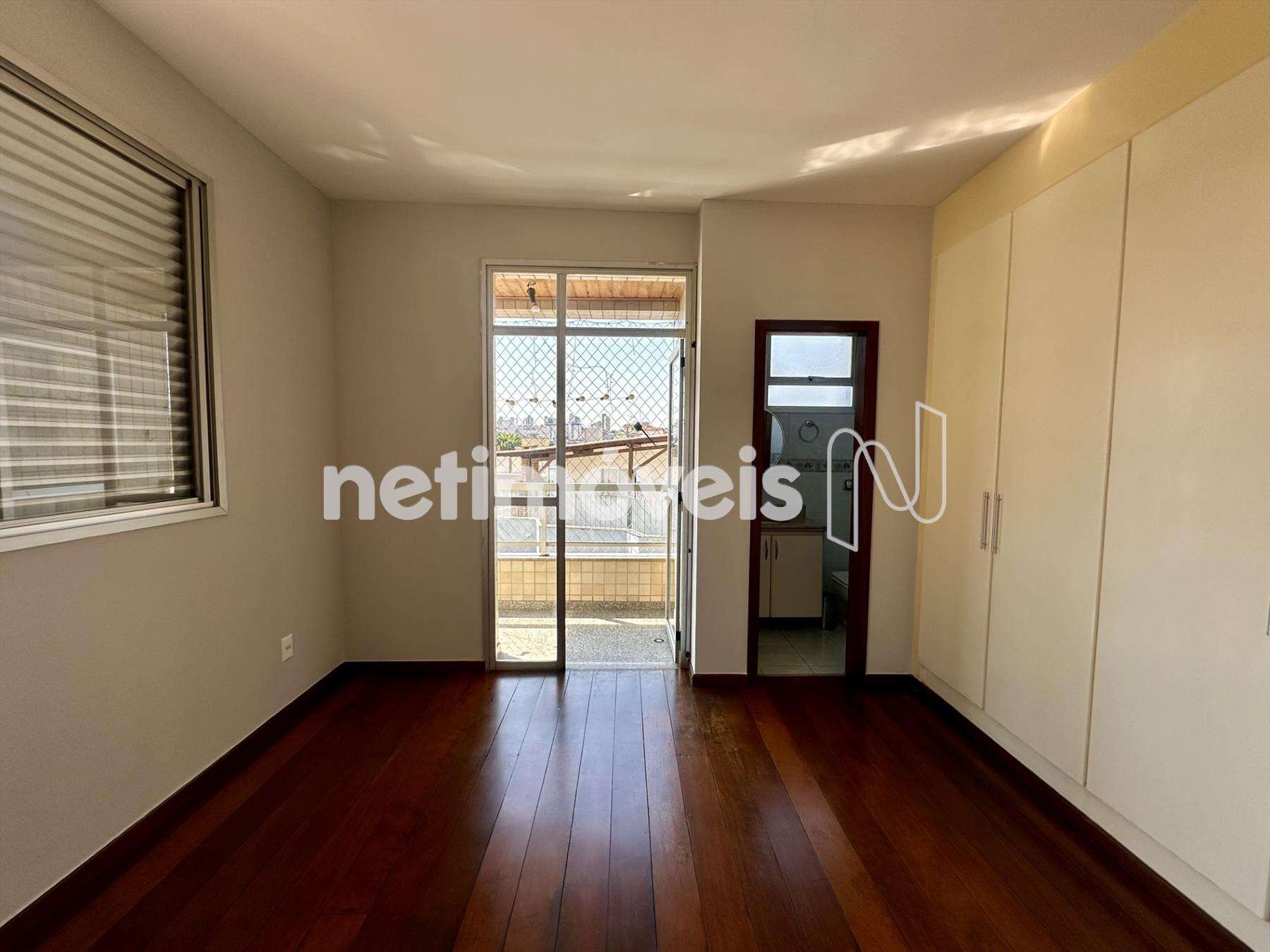 Quarto casal, com suíte + varanda