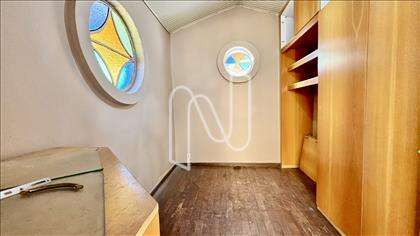Quarto solteiro 3 + armários, segundo piso.
