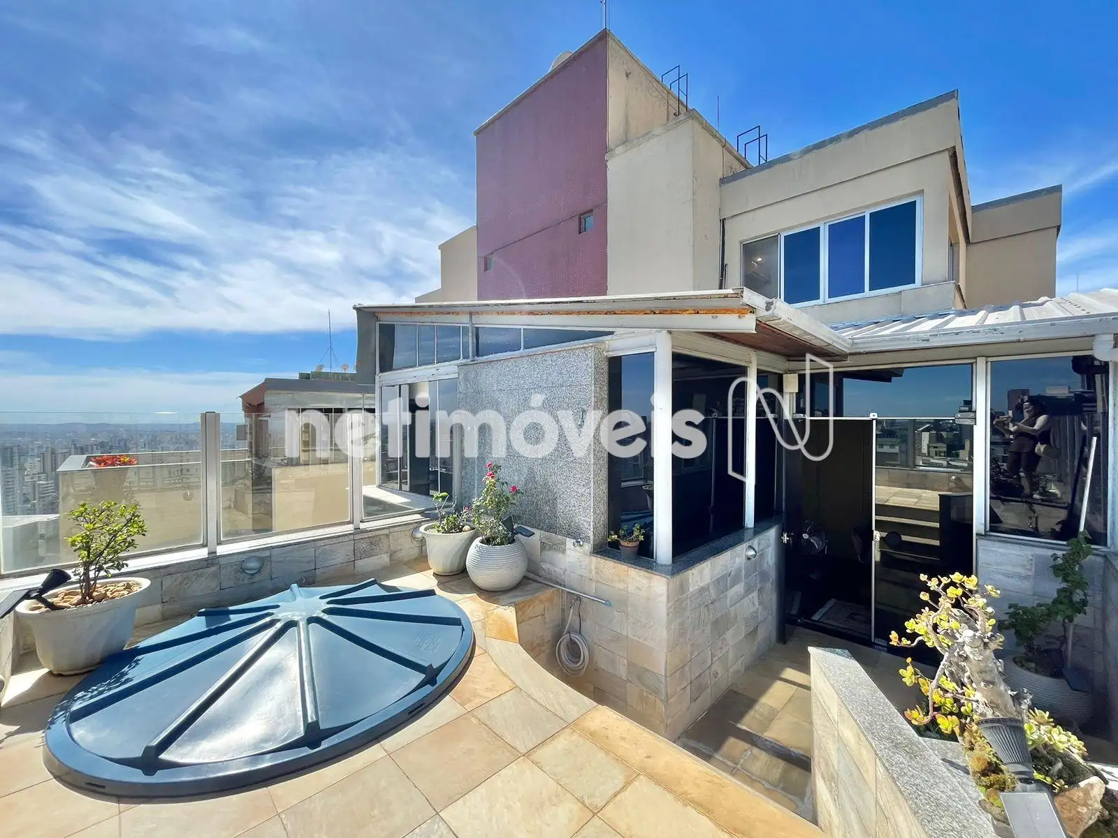 Visão dos 2 níveis do apartamento