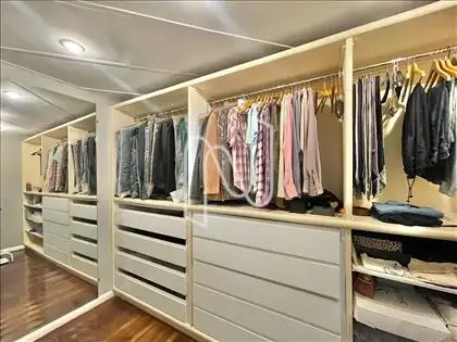 Closet muito espaçoso - suíte master