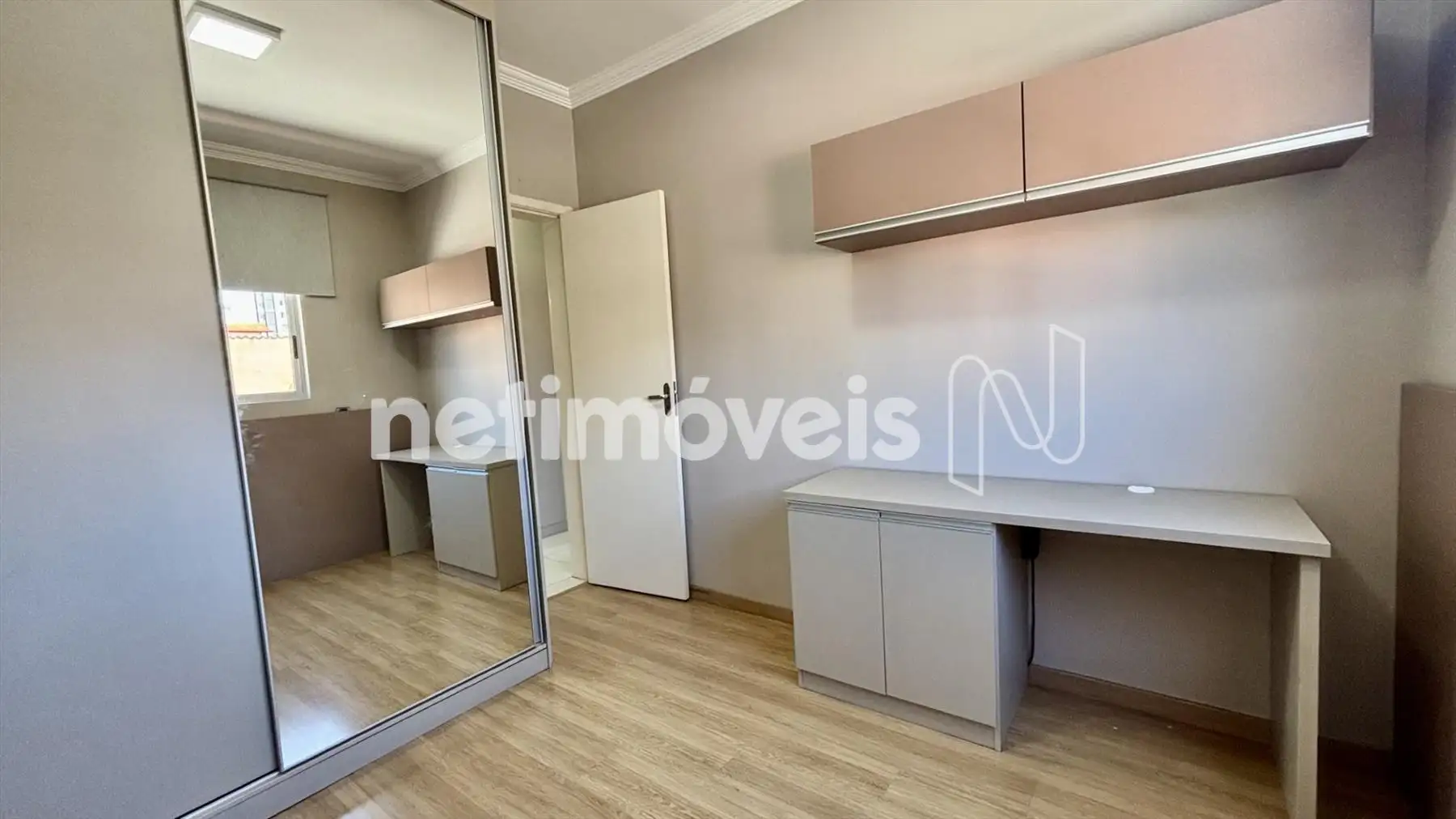 Quarto 2, outro ângulo