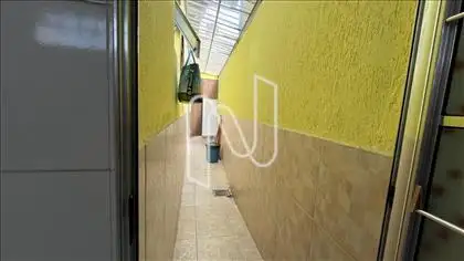 fundos, saindo da cozinha