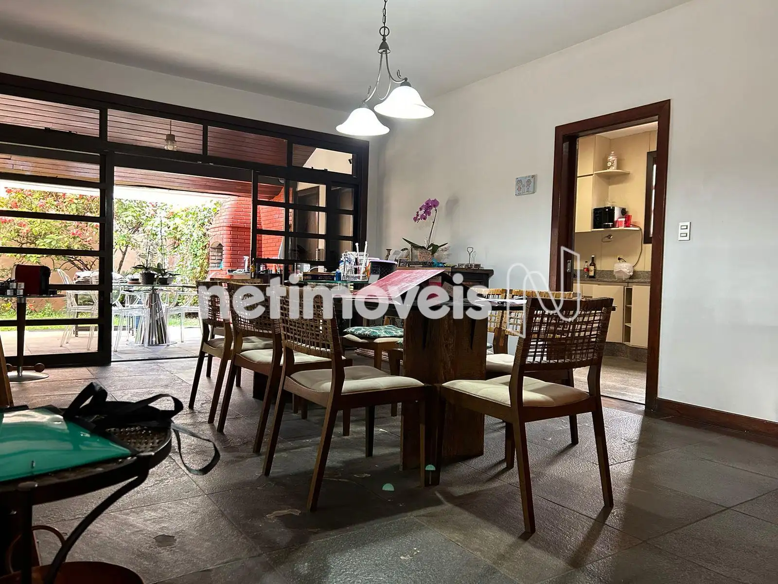 Sala de jantar outro ângulo