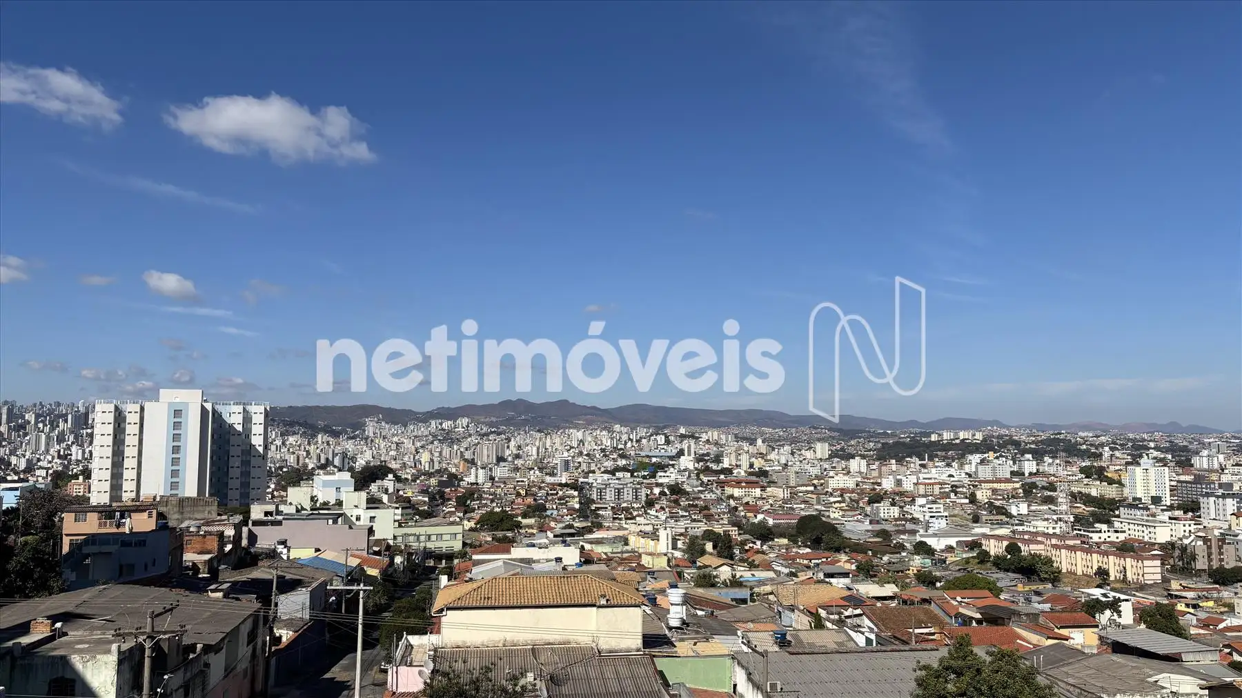 Vista panorâmica, foto tirada da sala.