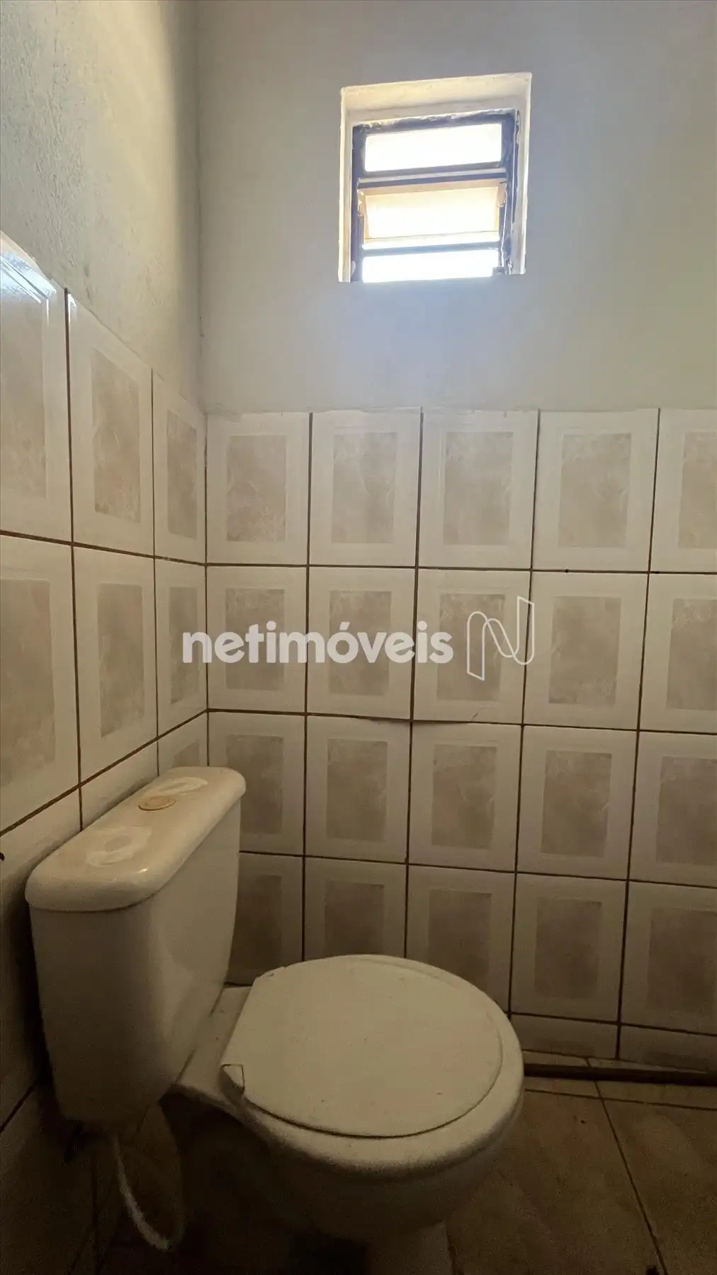 Banheiro ao lado da cozinha