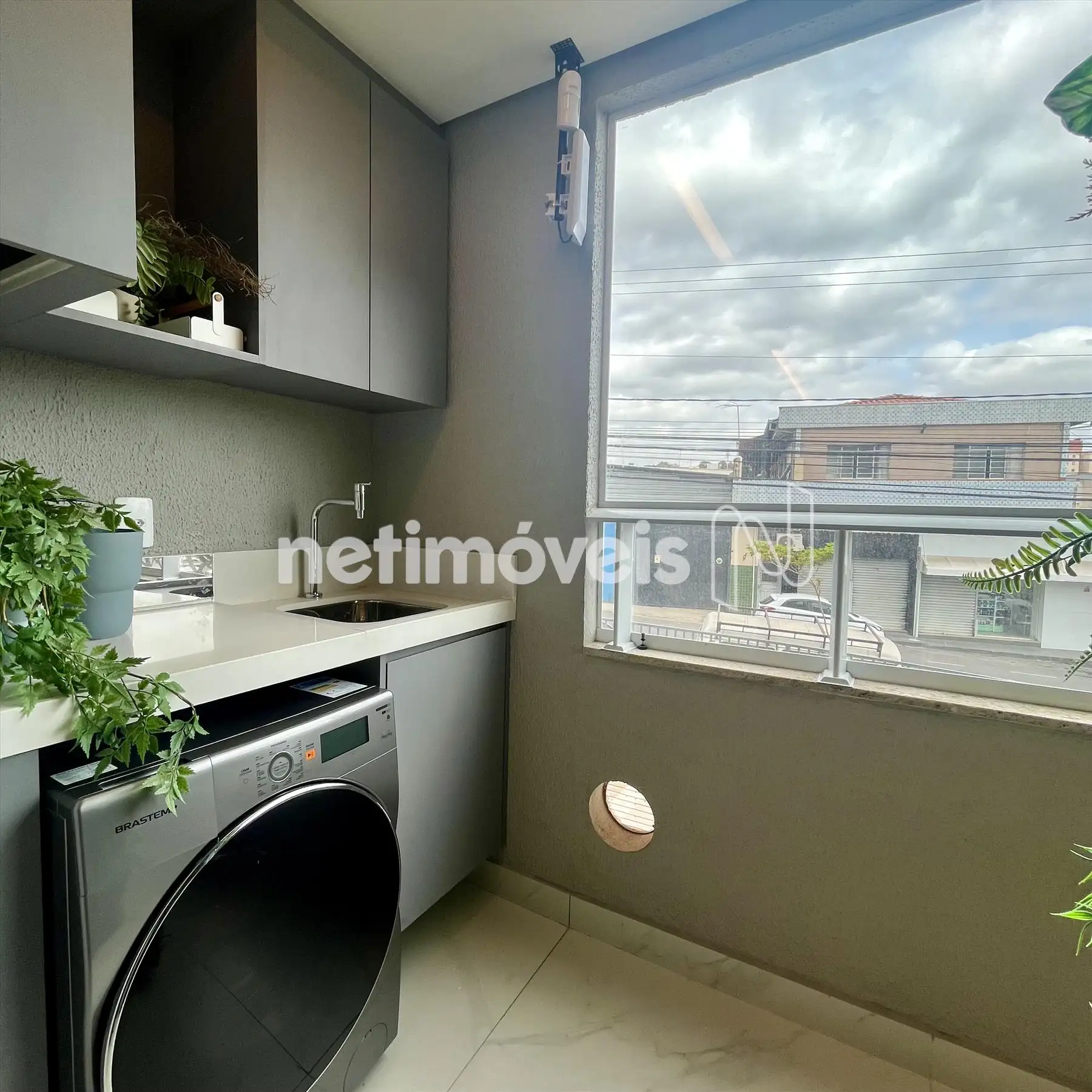 Área de serviço apto decorado.