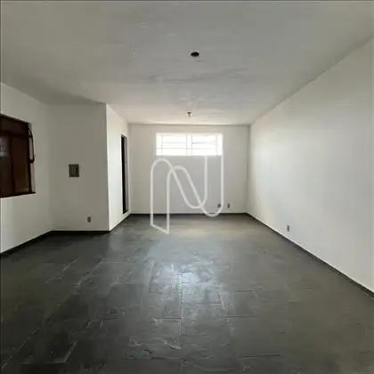 Outro ambiente da sala onde fica o banheiro.