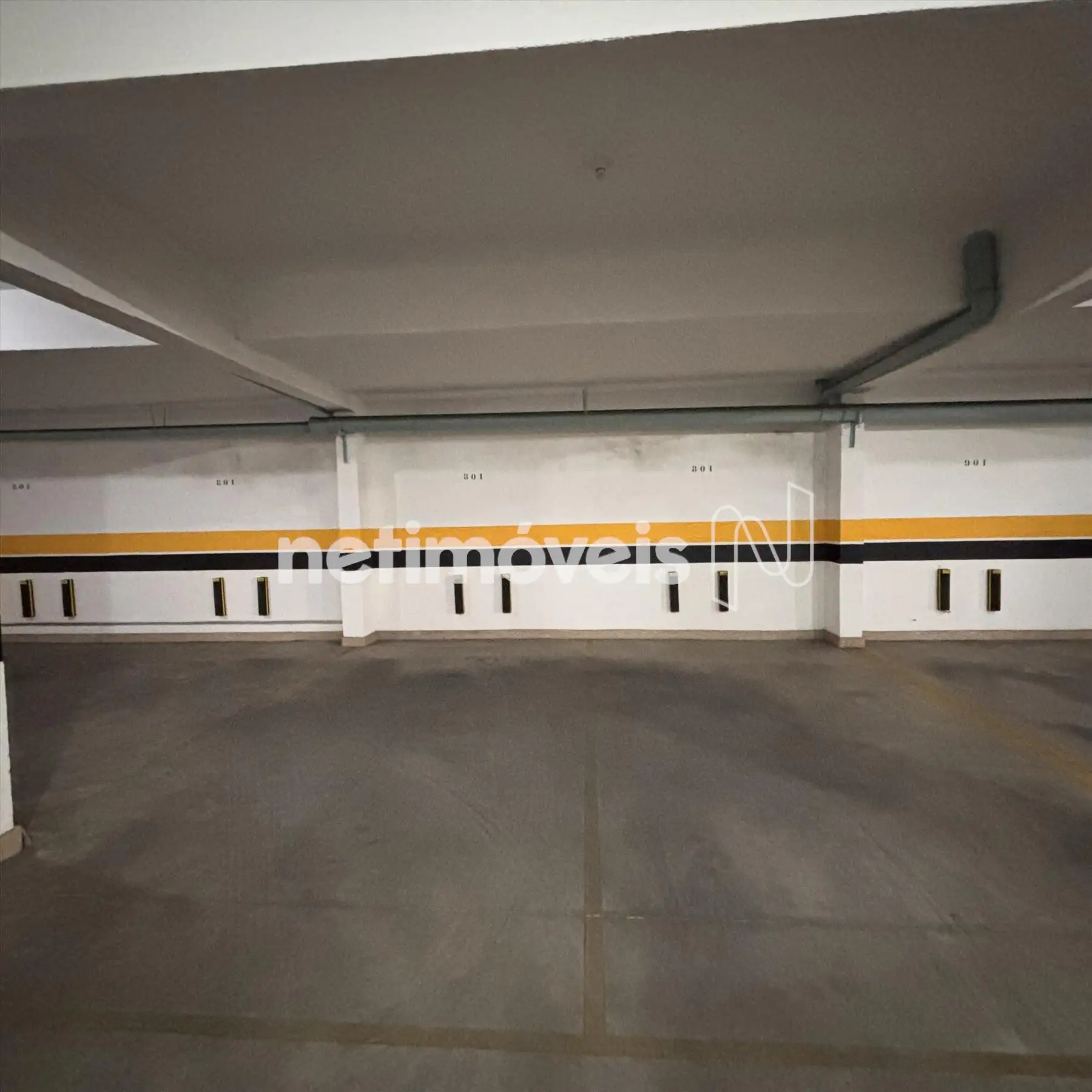 4 vagas paralelas.