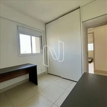 Quarto 1 com armário