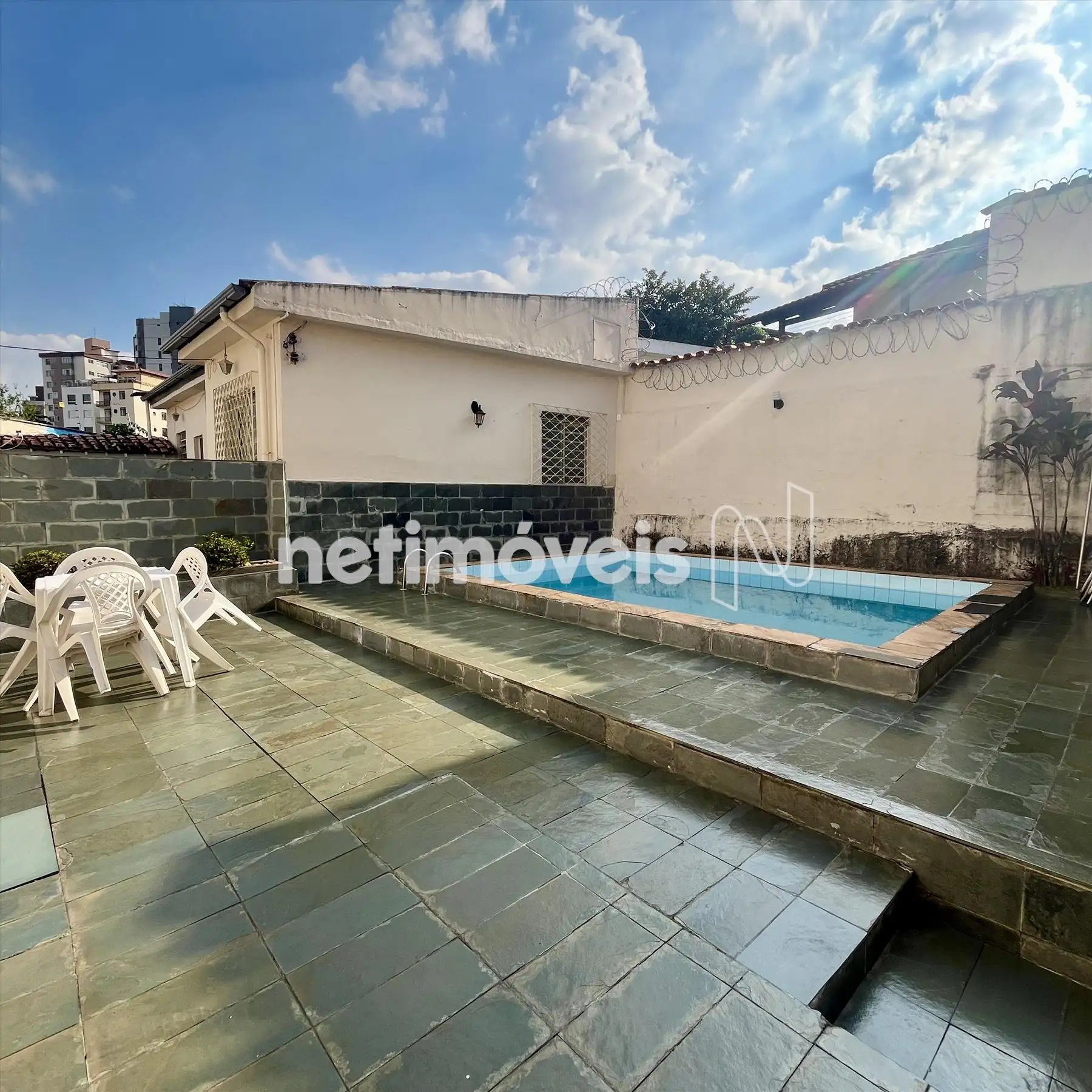 Piscina e quintal