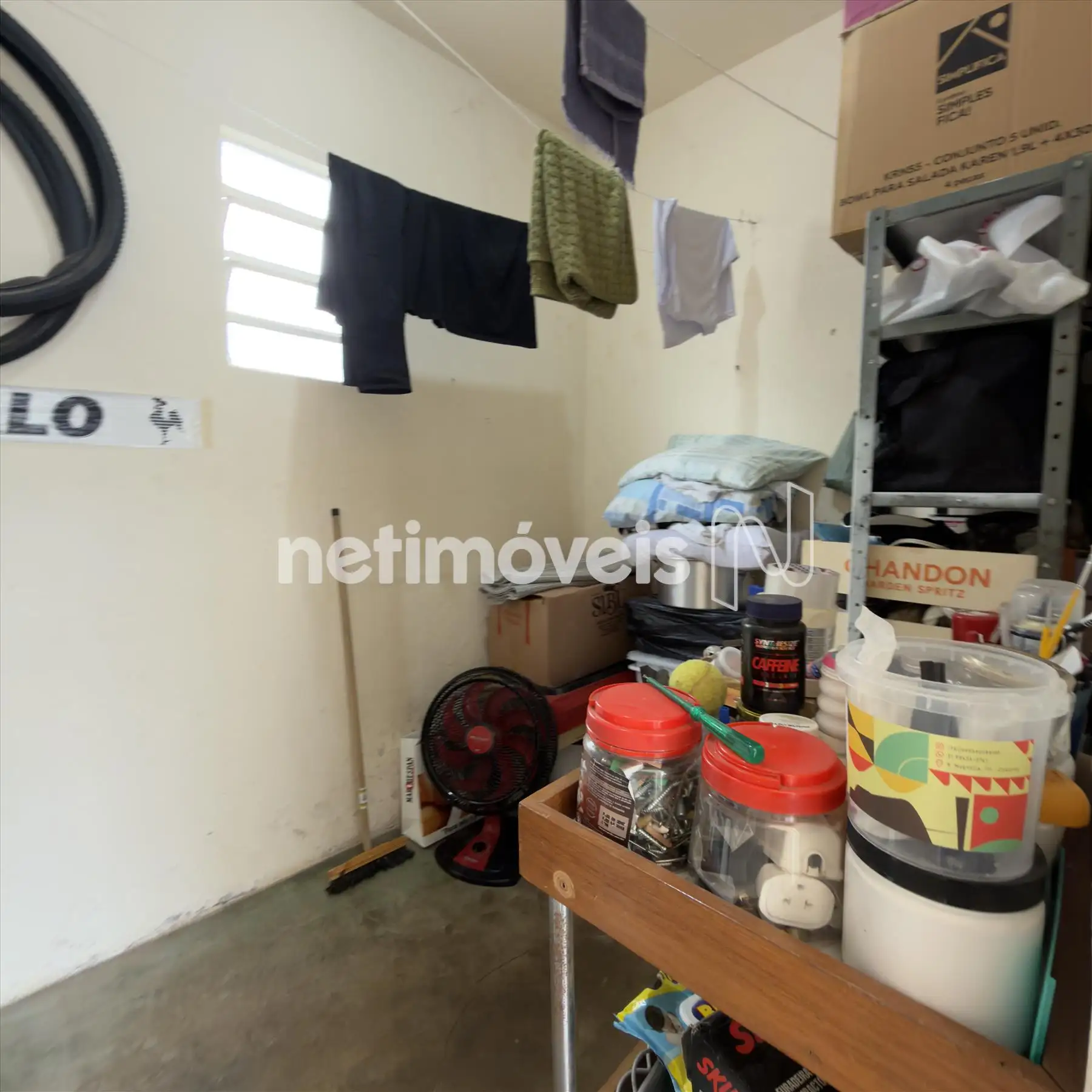 Quarto / despensa