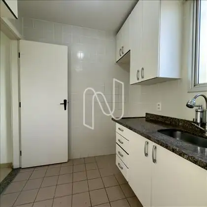 Cozinha ampla, arejada