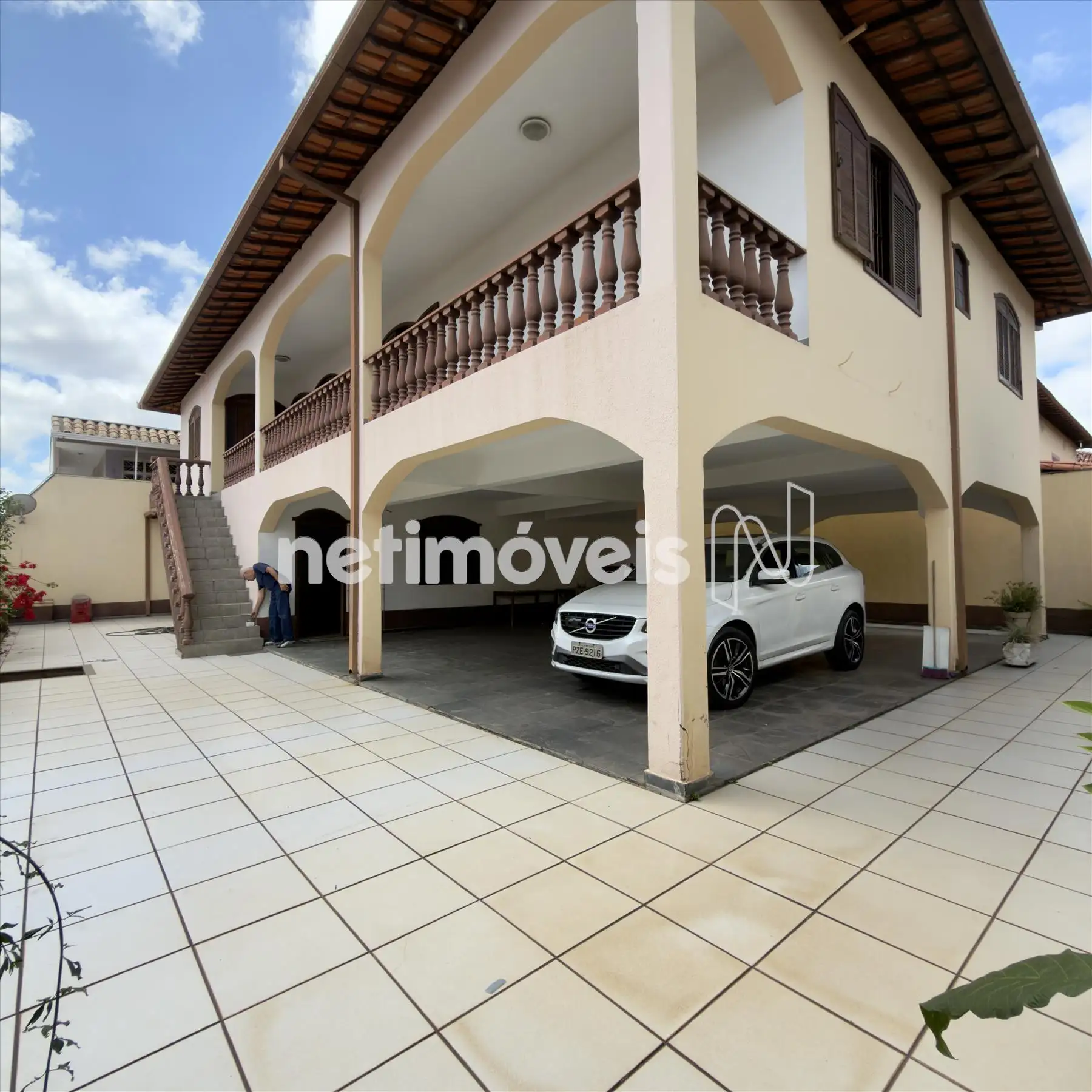Vista parcial + garagem