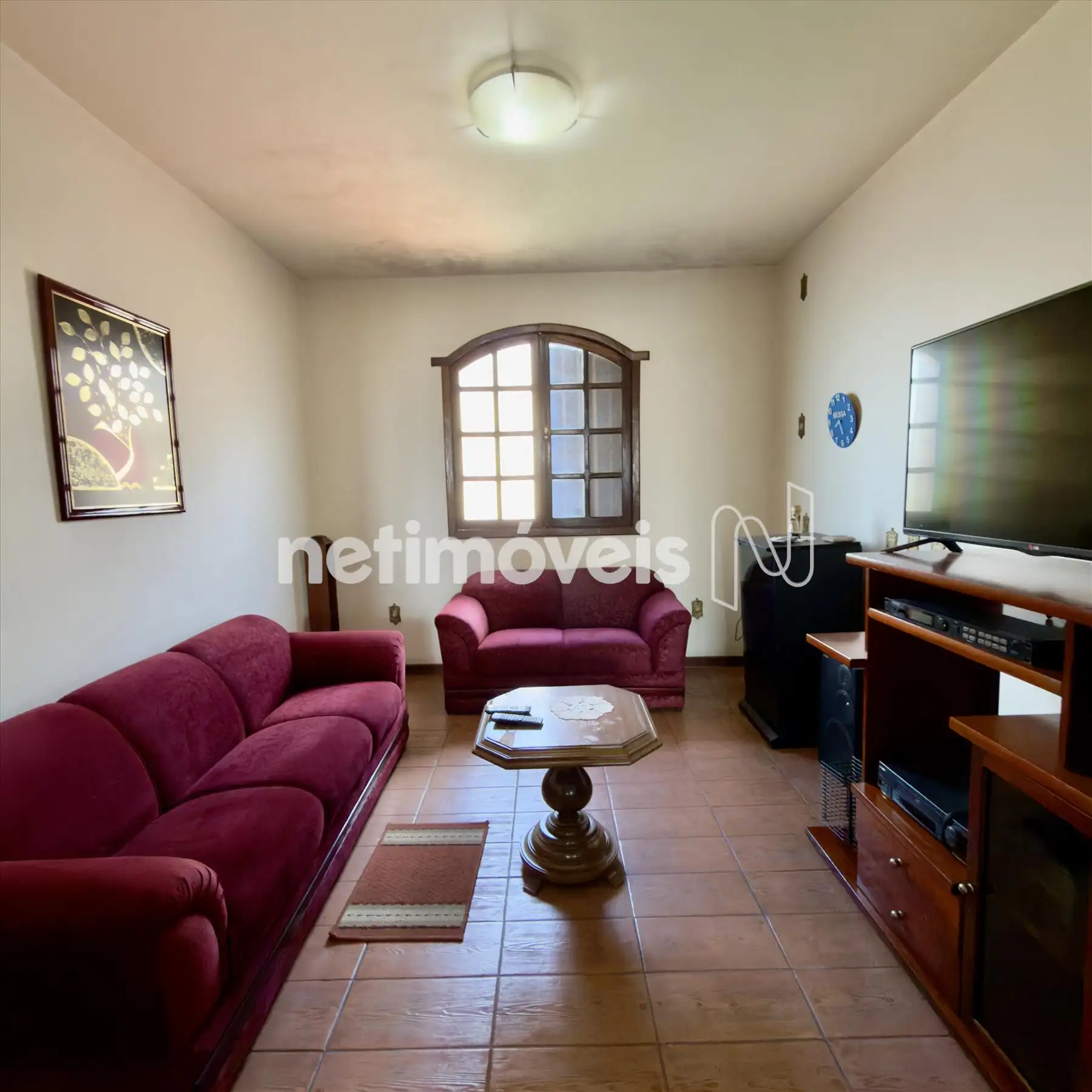 Sala de TV, outro ângulo