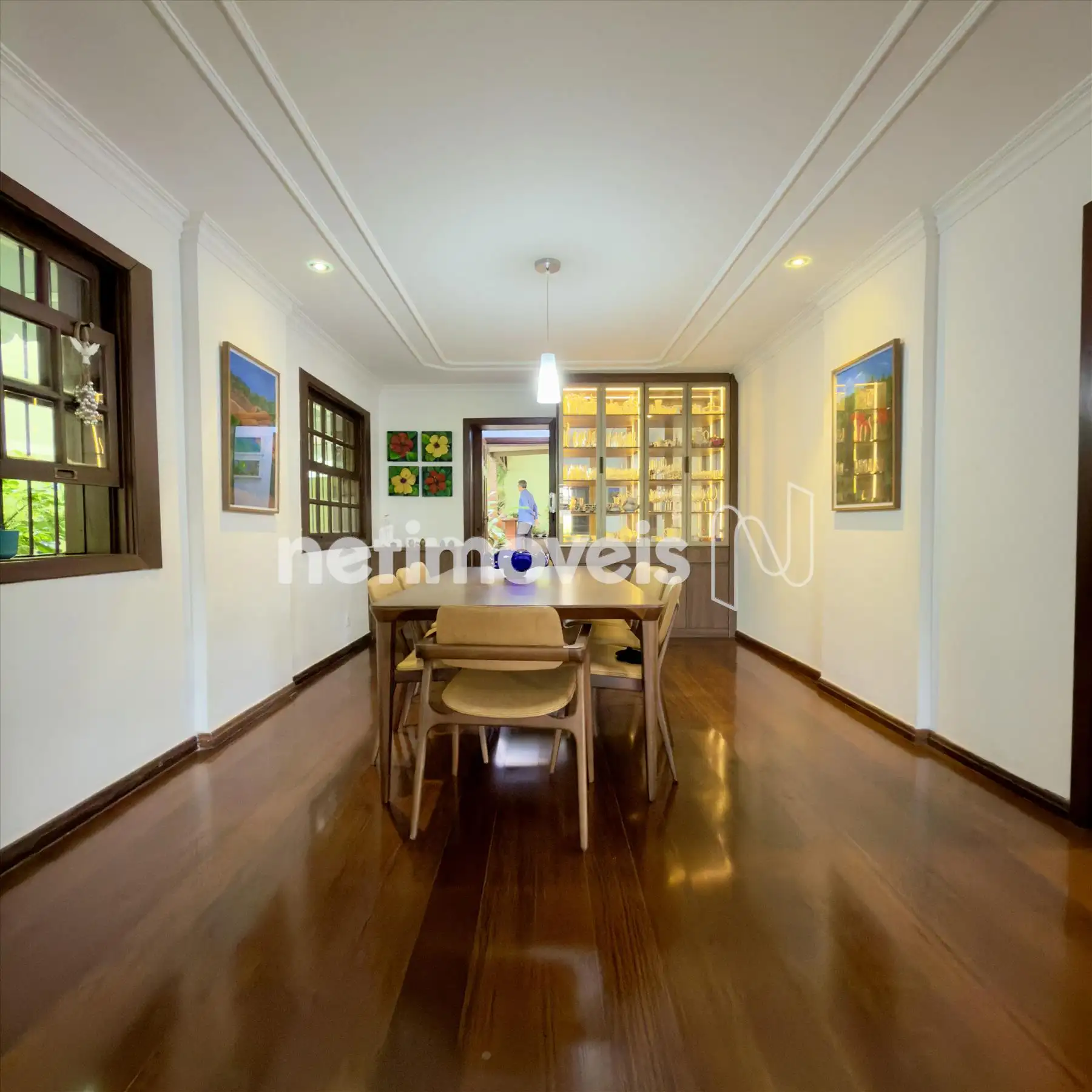 Sala de jantar, outro ângulo