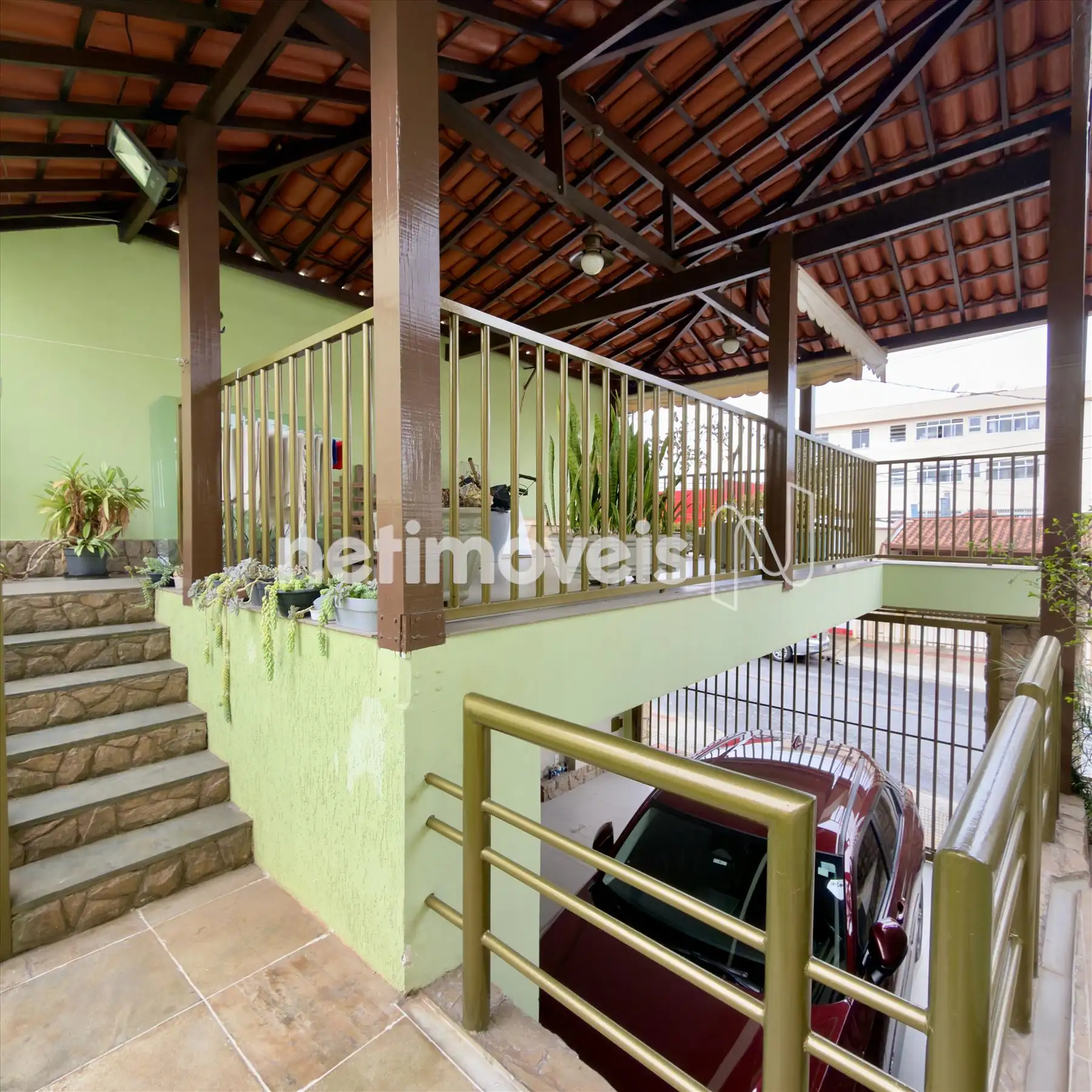 Vista da varanda e garagem
