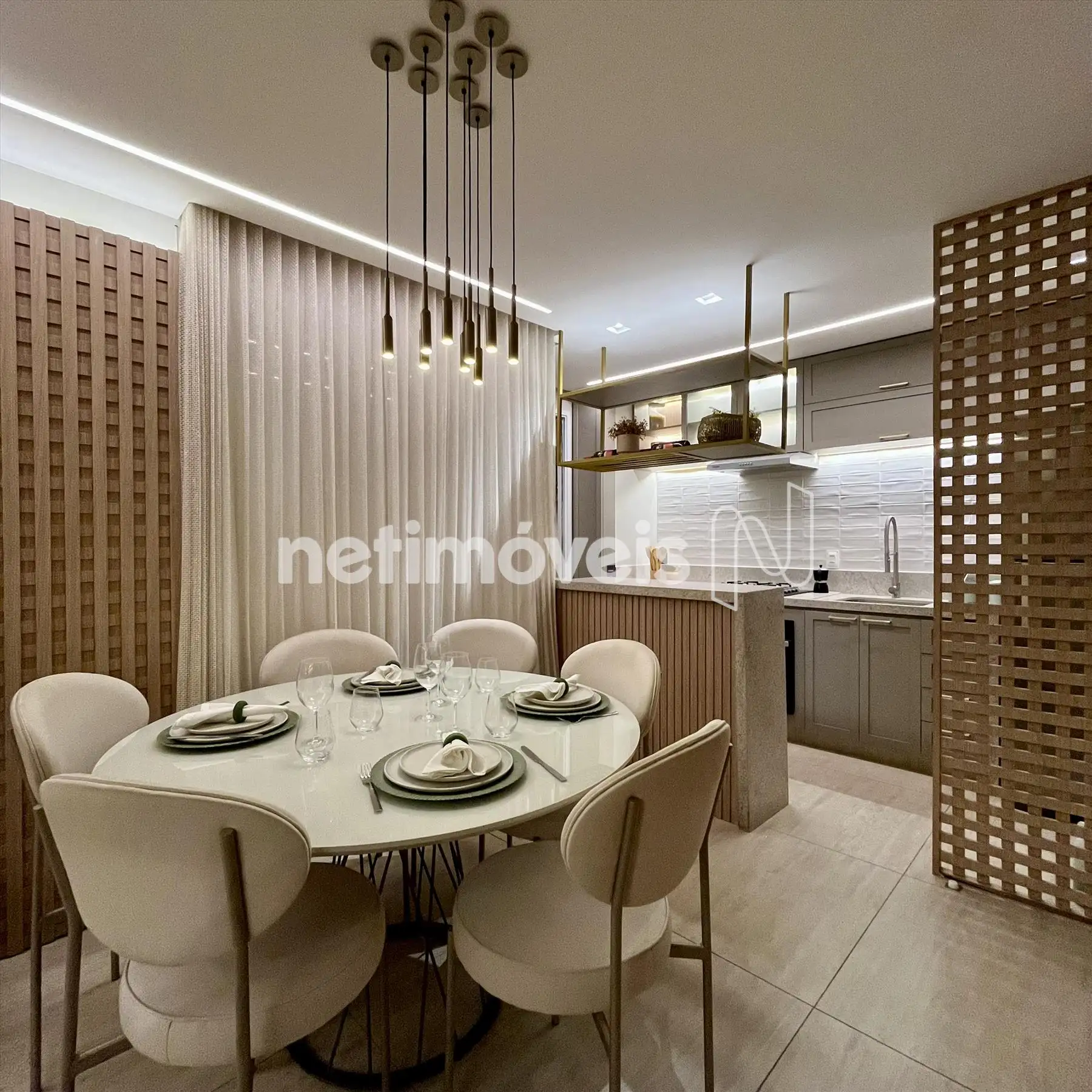 Sala de jantar com cozinha americana