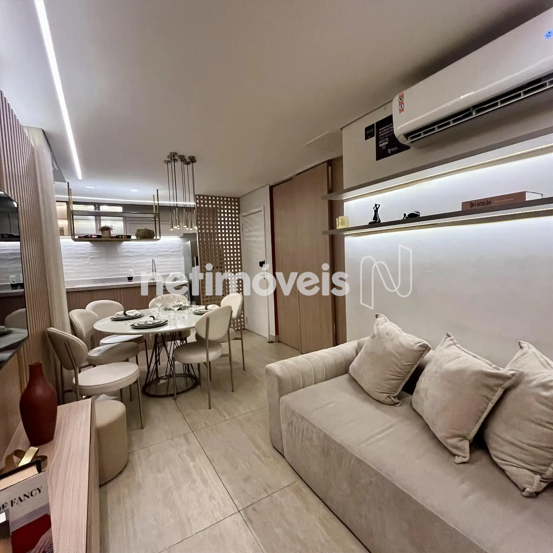 Sala de estar, jantar e cozinha