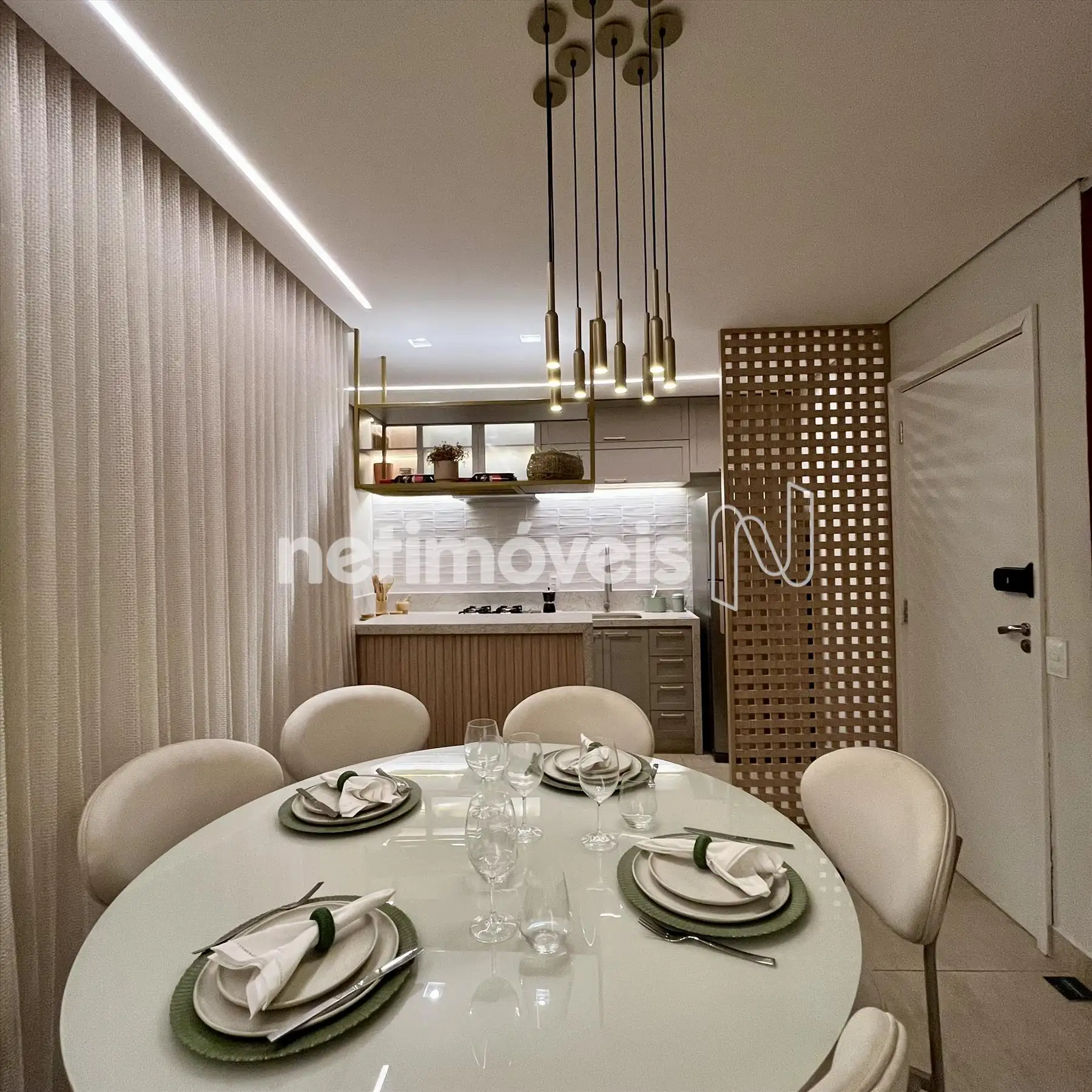 Sala de jantar e cozinha