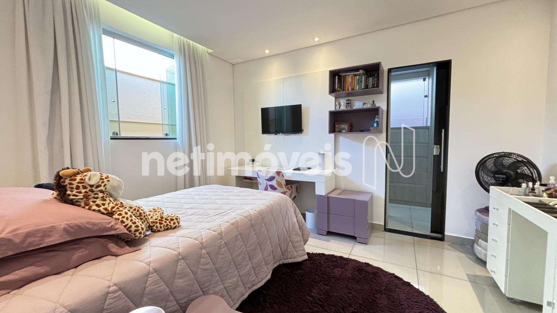Quarto 2, outro ângulo