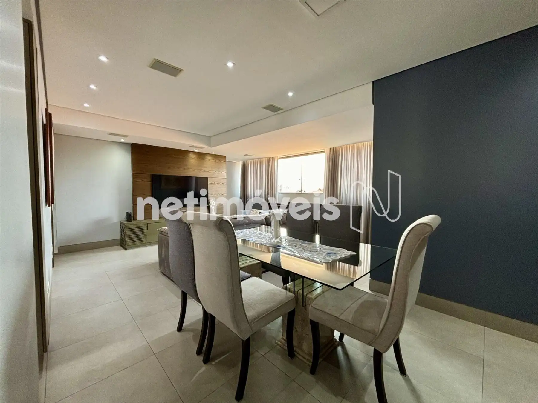 Salão para 2 ambientes.