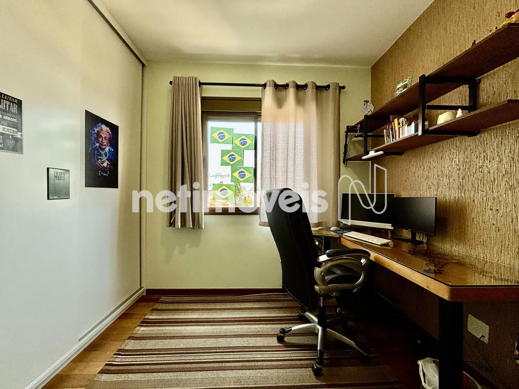 Quarto 2, Home Office.