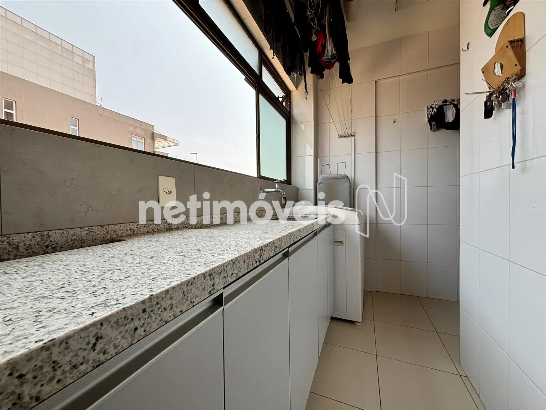 àrea de serviço+ bancada tipo passadeira + ar