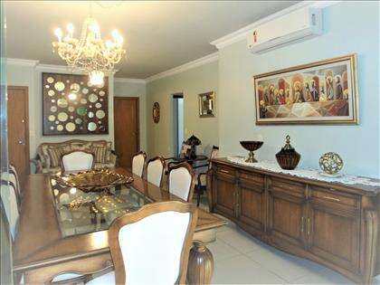 Sala de jantar outro ãngulo