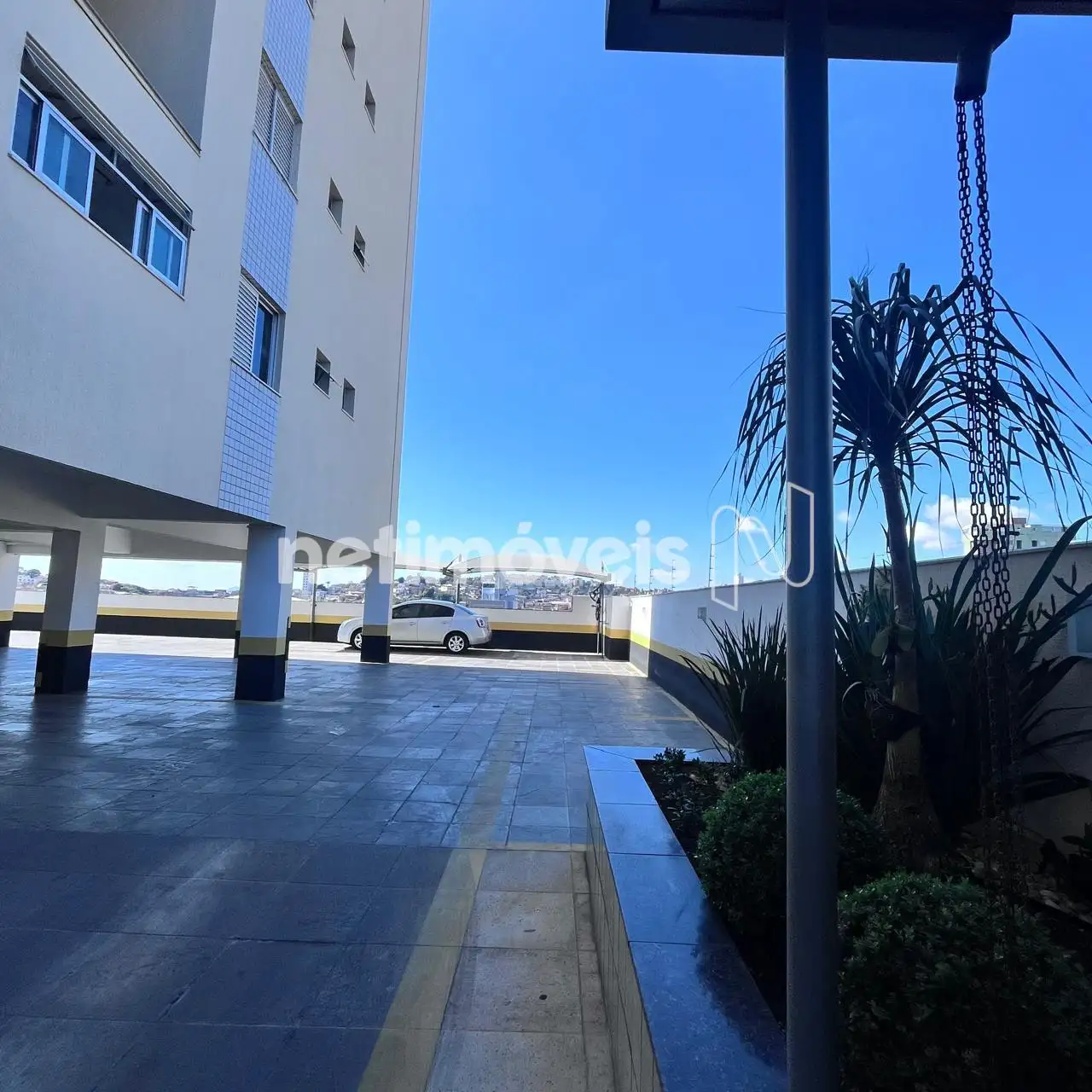 entrada do predio da garagem