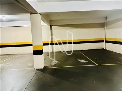 3 vagas paralelas.