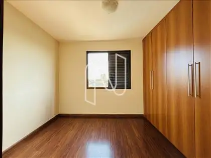 Quarto casal, + armário