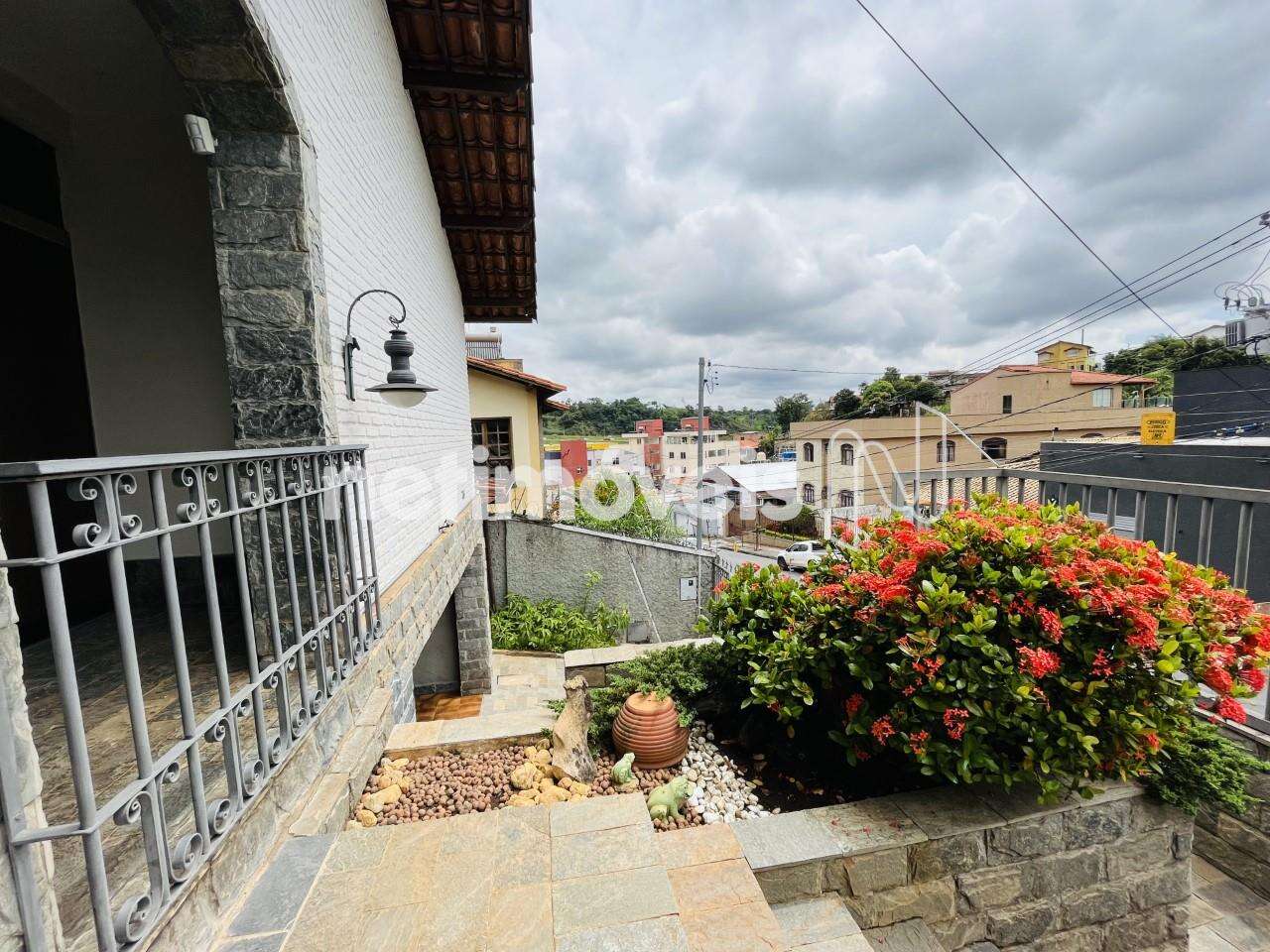 Vista parcial da fachada, outro ângulo