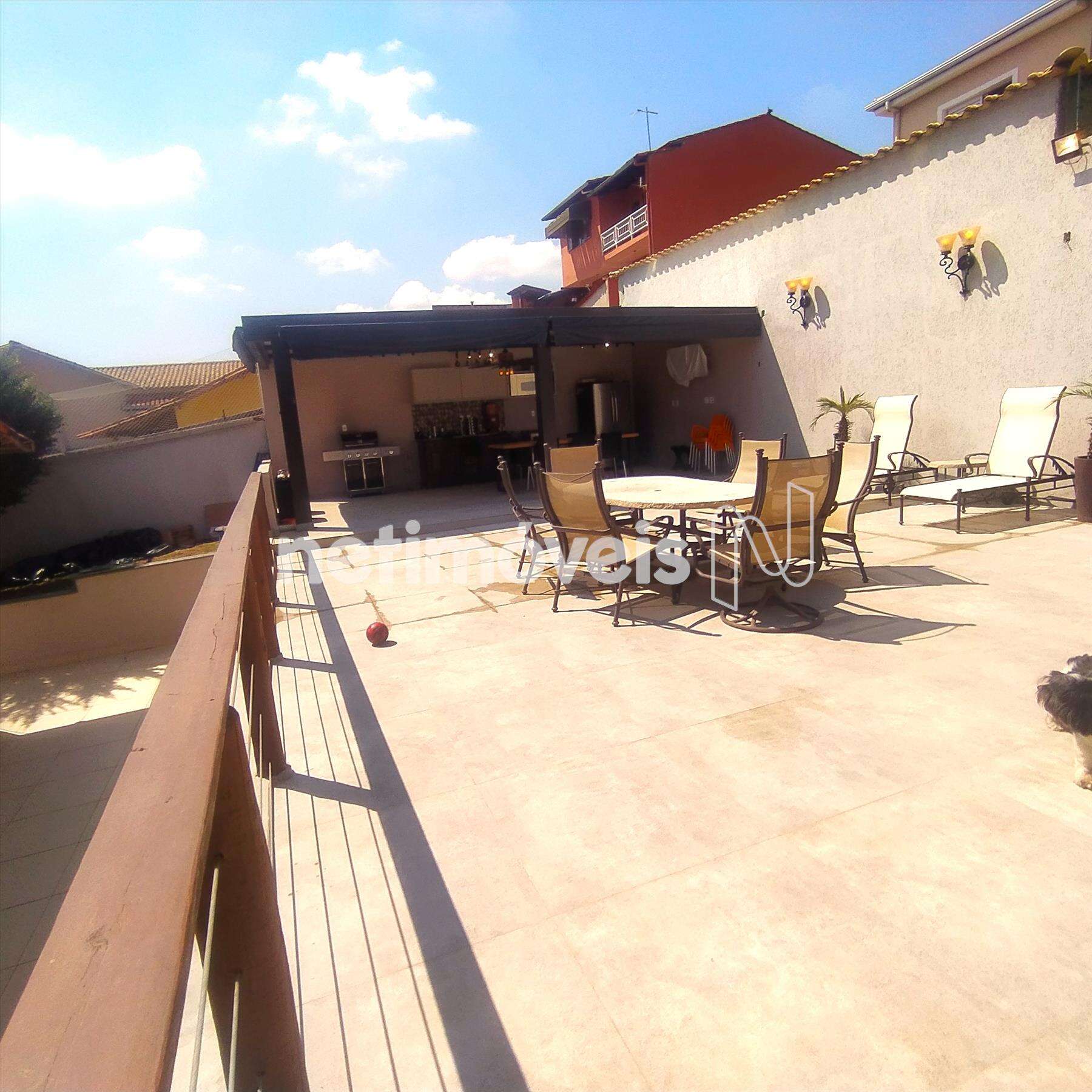 Quintal com cozinha gourmet