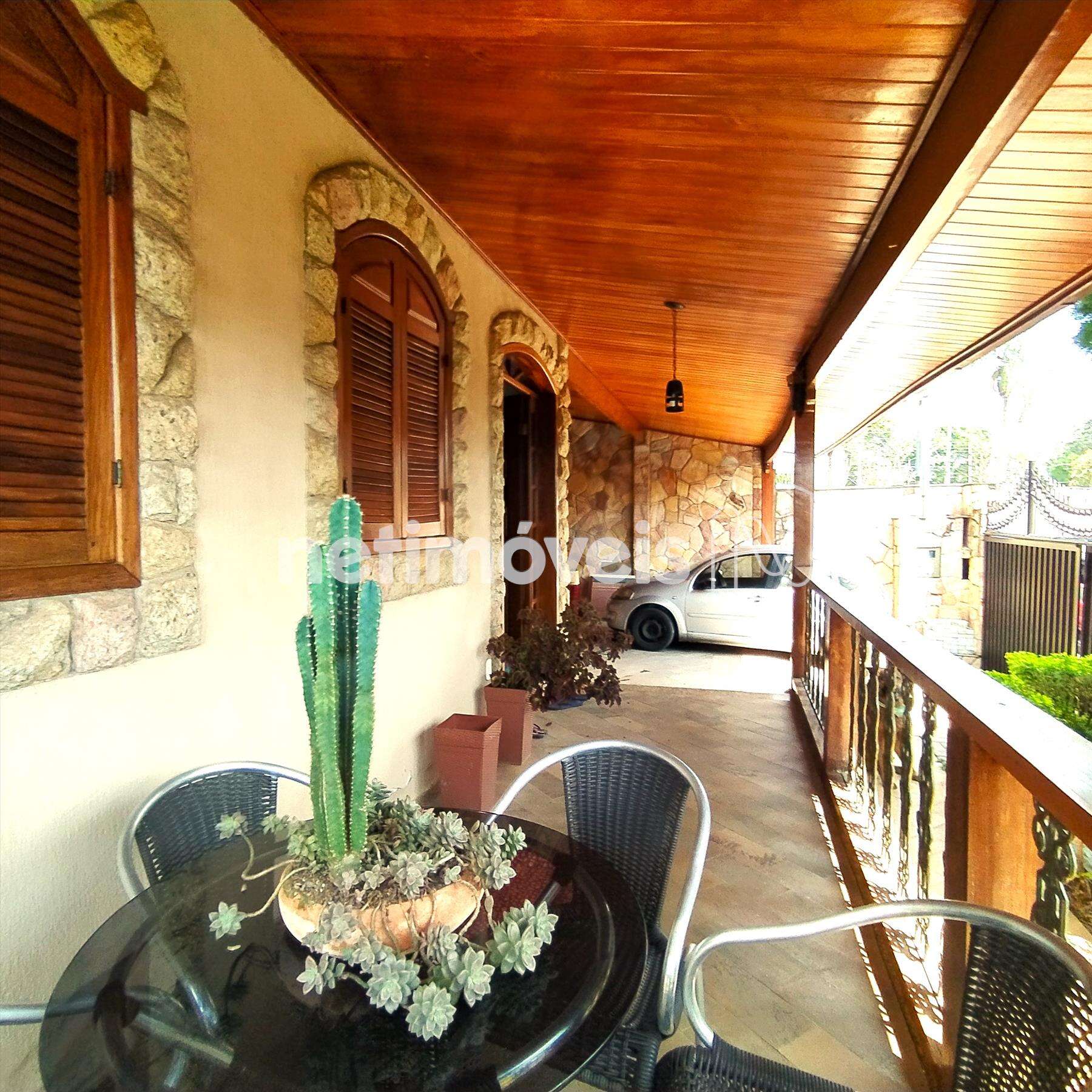 Varanda frente da casa outro ângulo