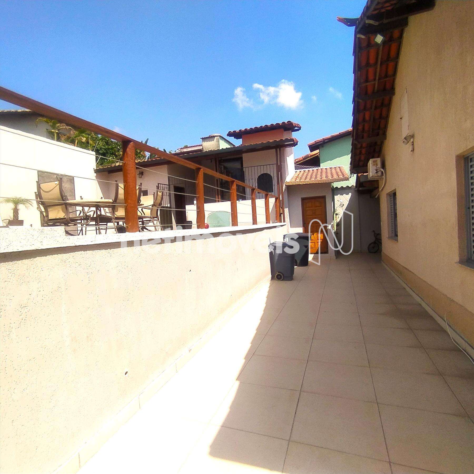 Área externa da casa