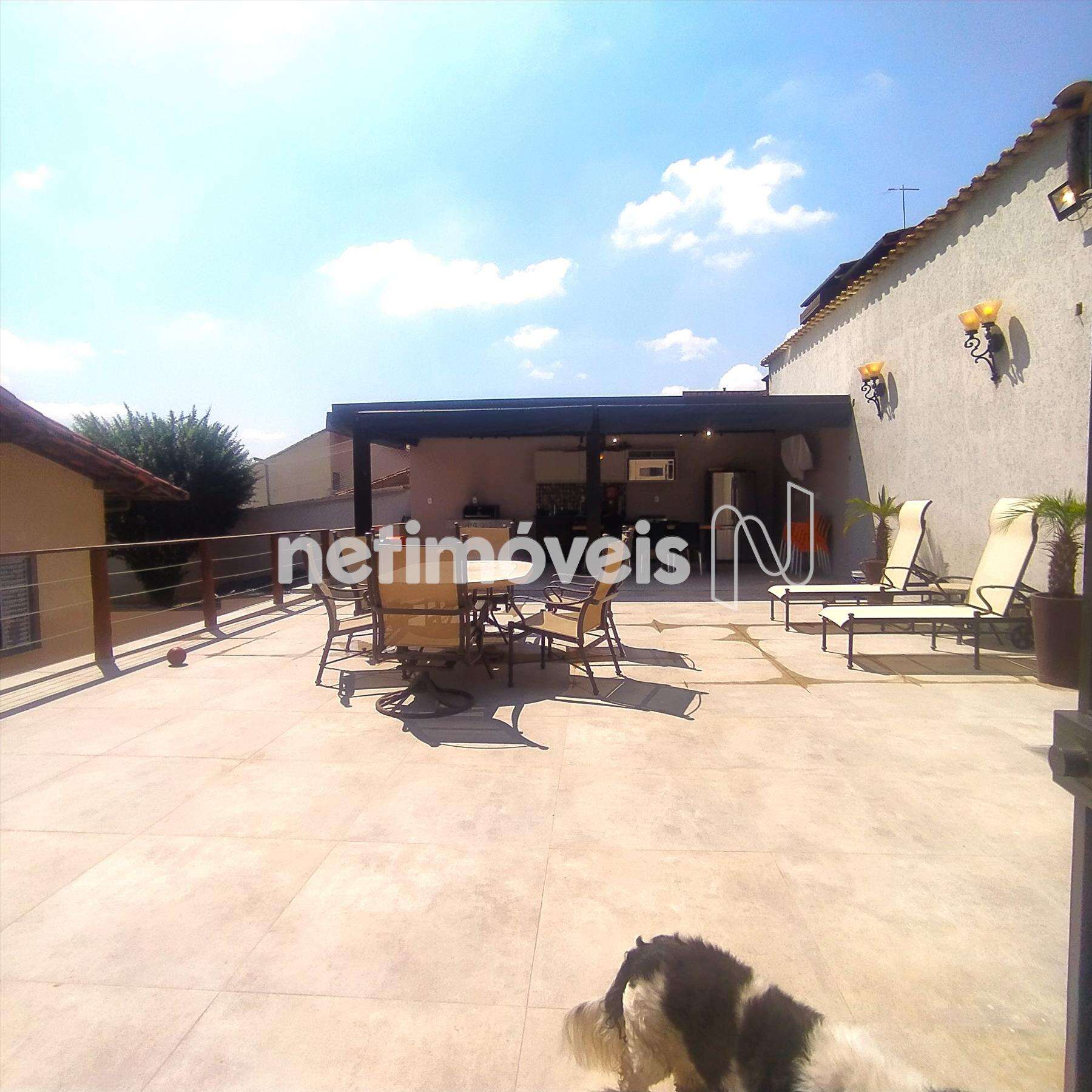 Quintal com cozinha gourmet