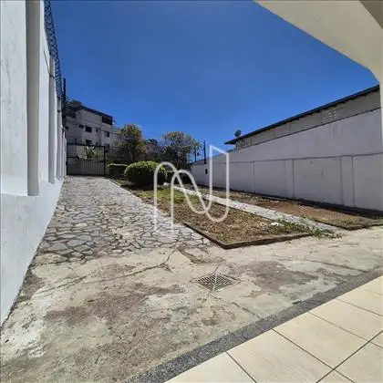 Garagem/àrea externa