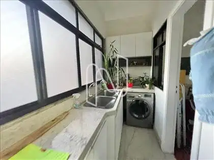 área de serviço, quarto e banho 