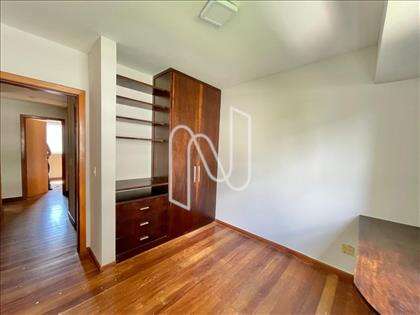 Quarto 2 - bancada e armários 