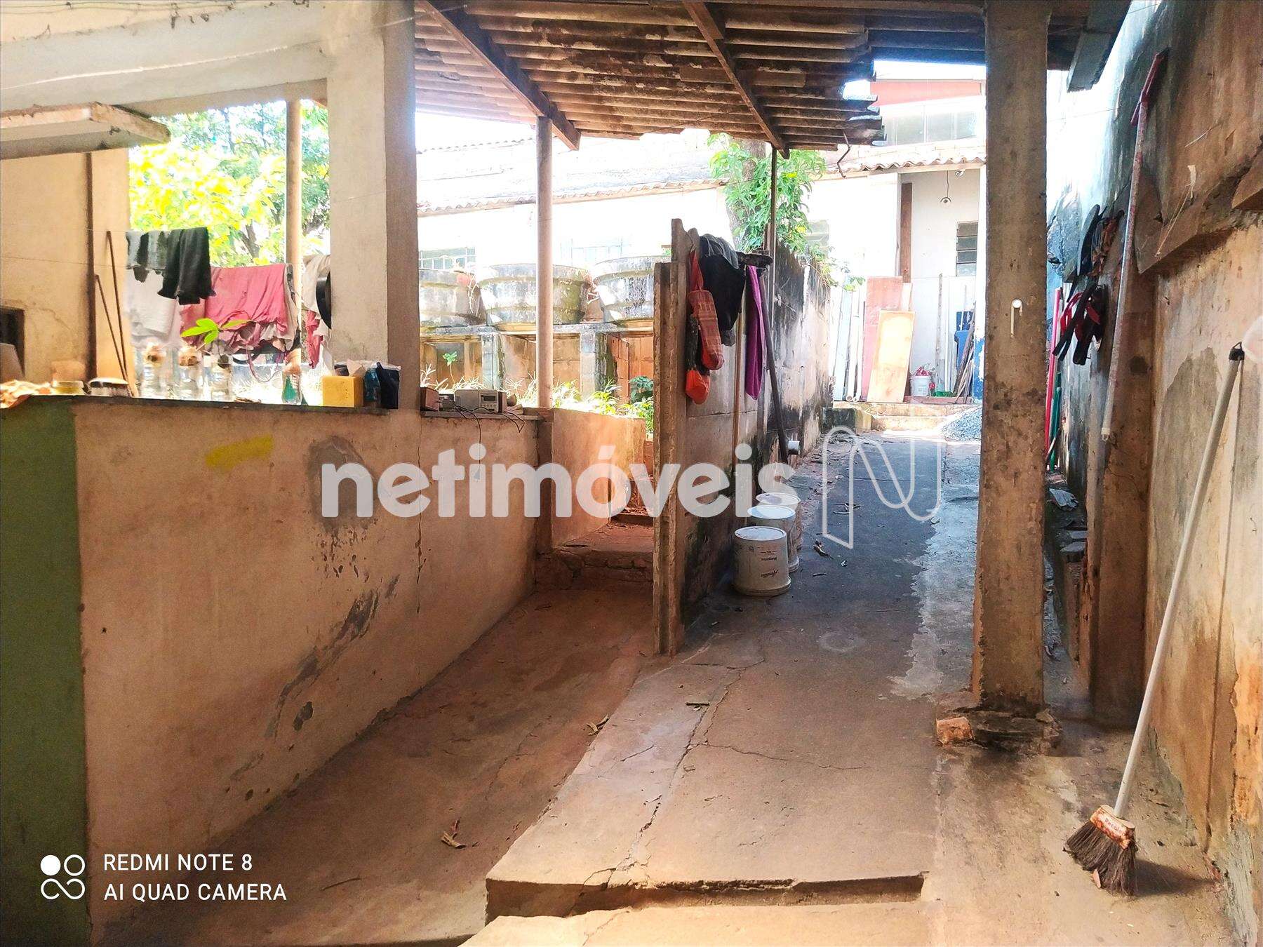 Entrada para o barracão